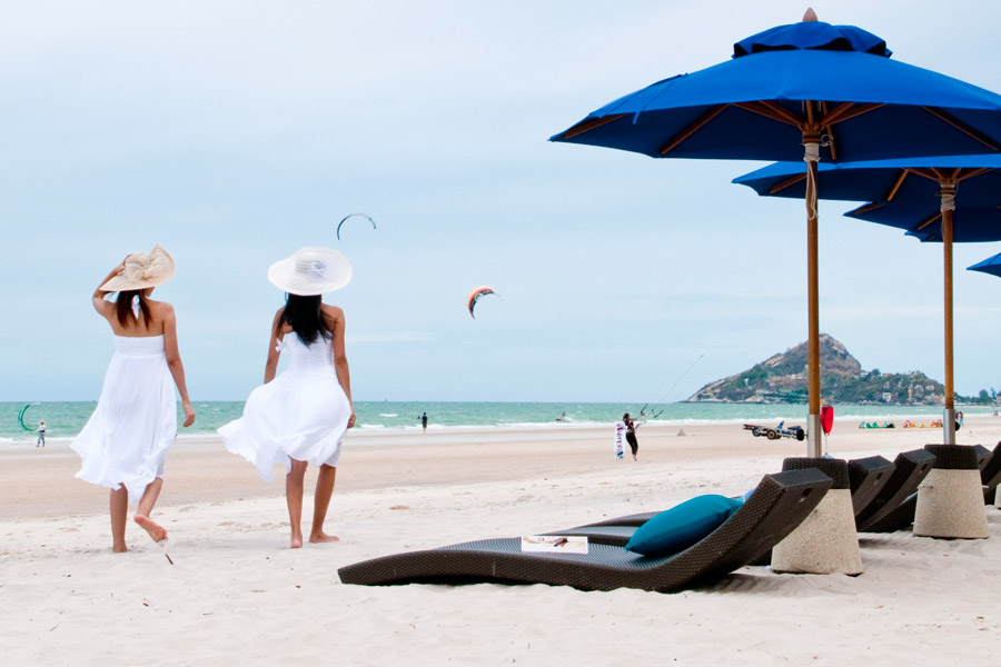 Hua-Hin-beauties-by-the-beach